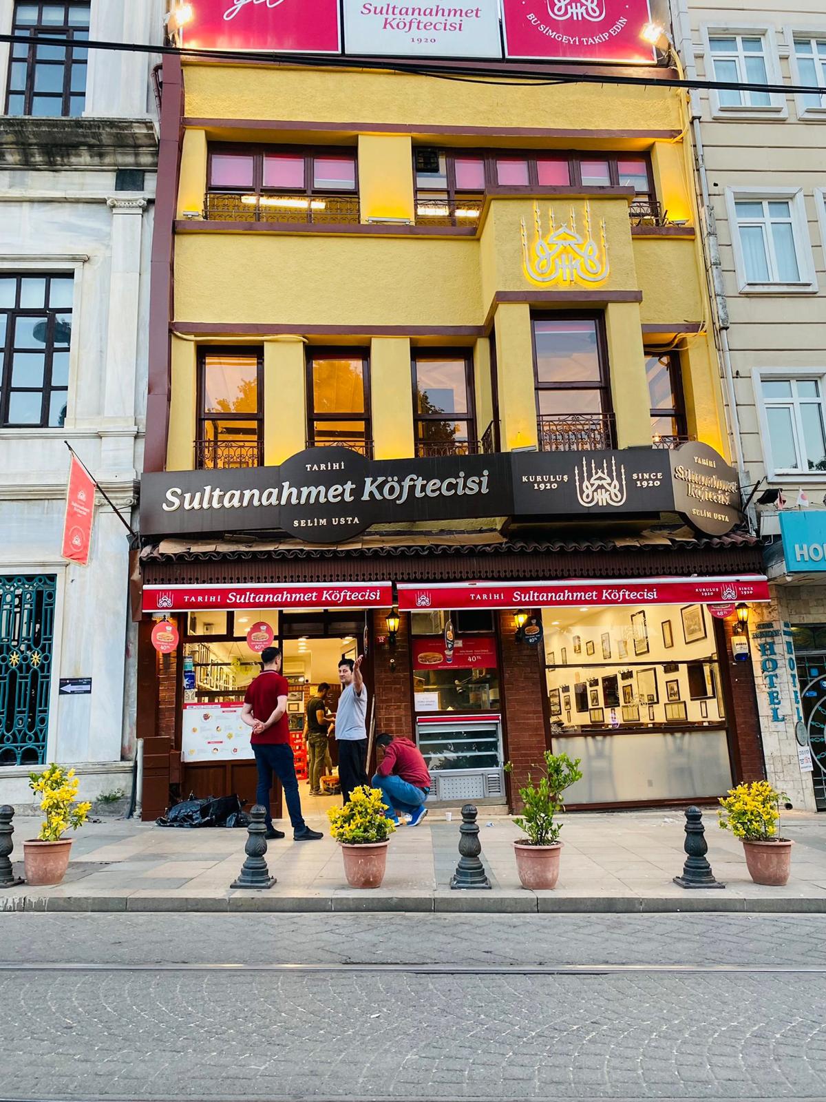Tarihi Sultanahmet Köfteci Şubeleri